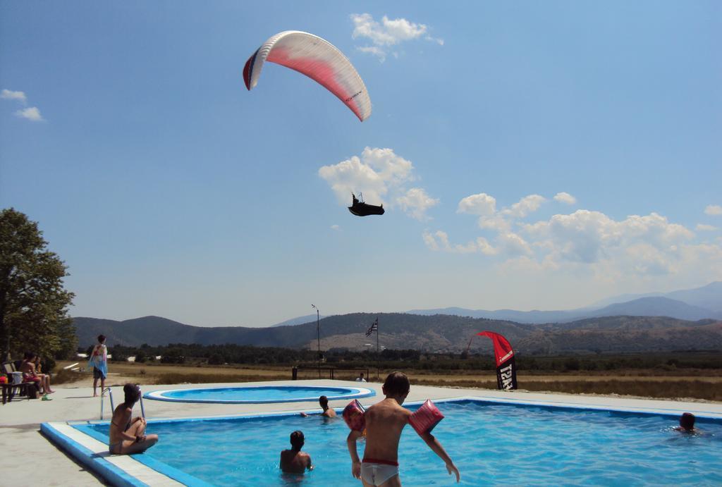 Aitheron Hotel Air Park Zervi 外观 照片