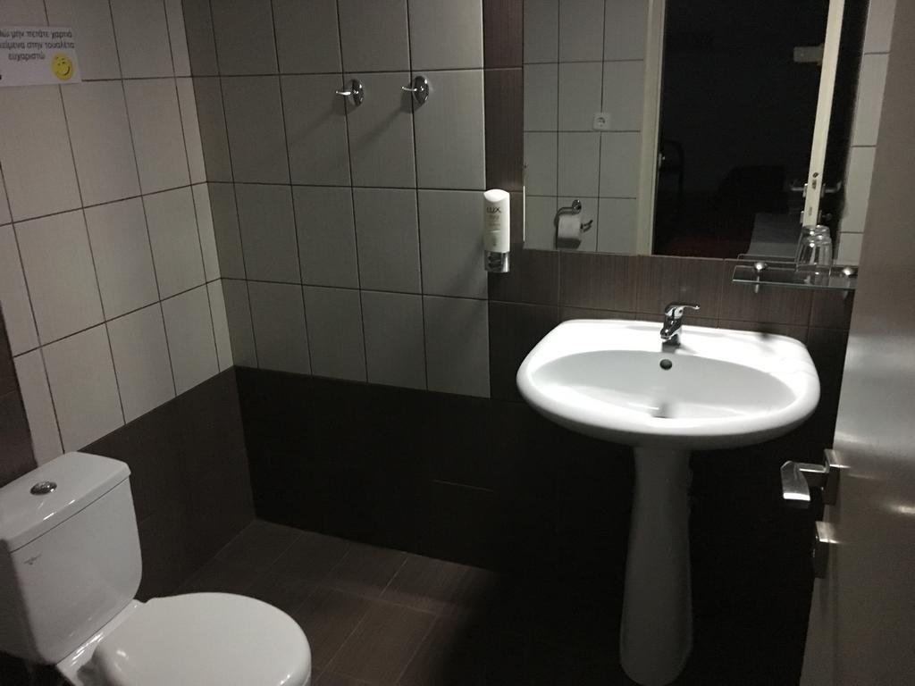 Aitheron Hotel Air Park Zervi 外观 照片
